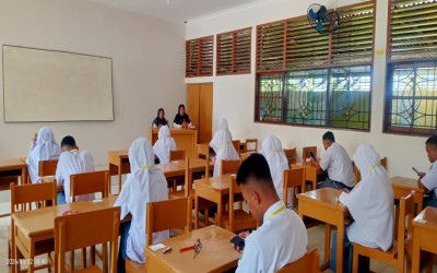 Hari Pertama Ujian Madrasah di MAN Kota Solok Berlangsung Khidmat dan Lancar