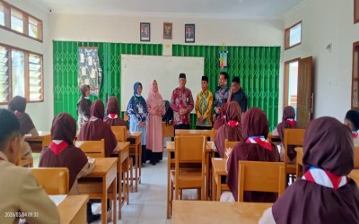 Plt. Kakan Kemenag Kota Solok Pantau Pelaksanaan Ujian Madrasah di MAN Kota Solok