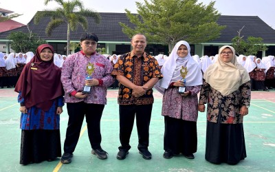 Sampai di Tingkat Provinsi, Kontingen OBA MAN Kota Solok Terima Apresiasi dan Penyerahan Piala di Madrasah