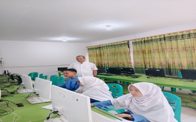 MAN Kota Solok Gelar Uji Coba OMI 2026, Kepala Madrasah Pantau Langsung Kesiapan Peserta